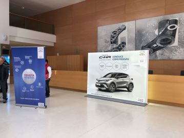 Roadshow Toyota Interior-carteleria